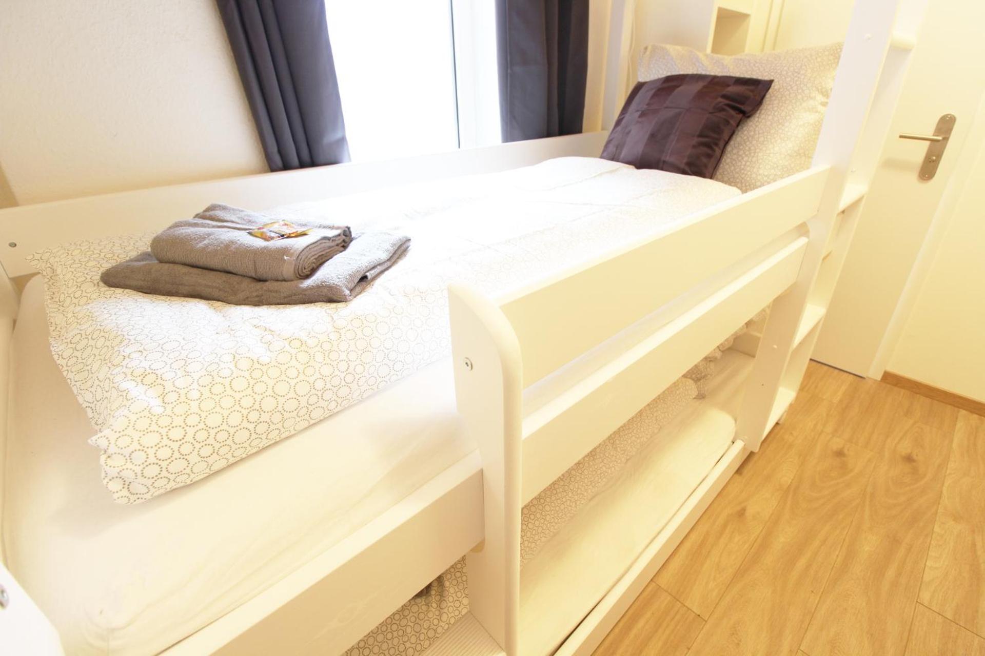 Hotel Ulm Zentrum - Komplettes Zimmer, Hochbett, Android Tv & Eigenem Bad - Perfekt Fuer Familien & Gruppen Kültér fotó