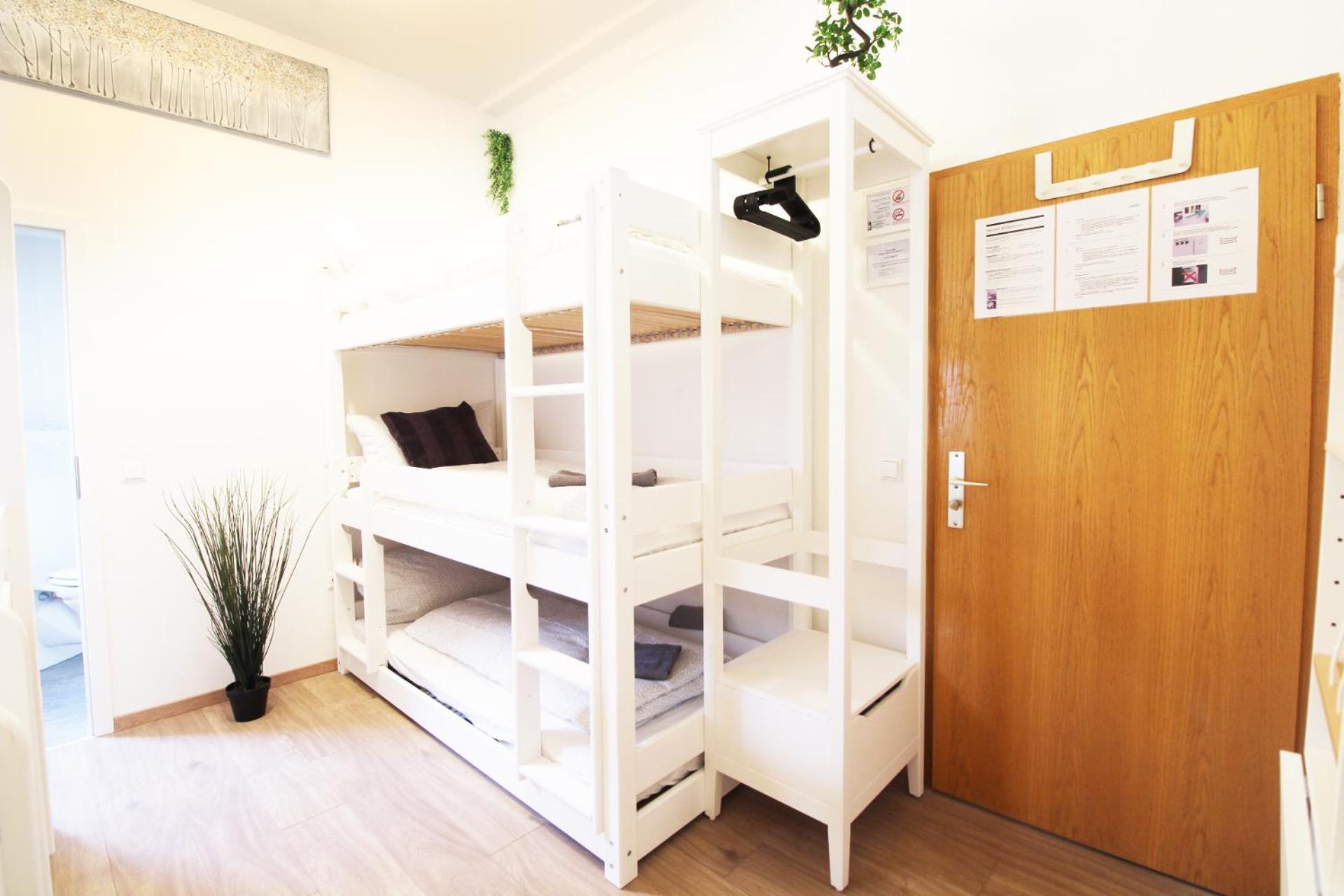 Hotel Ulm Zentrum - Komplettes Zimmer, Hochbett, Android Tv & Eigenem Bad - Perfekt Fuer Familien & Gruppen Kültér fotó