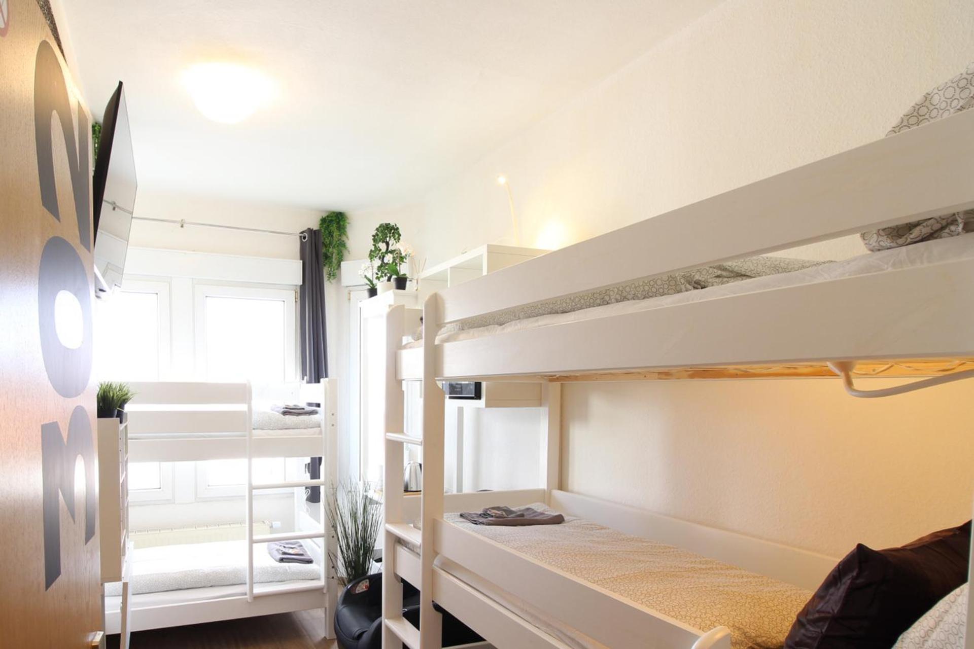 Hotel Ulm Zentrum - Komplettes Zimmer, Hochbett, Android Tv & Eigenem Bad - Perfekt Fuer Familien & Gruppen Kültér fotó