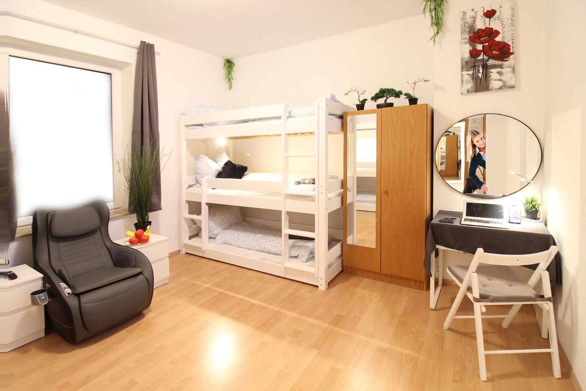 Hotel Ulm Zentrum - Komplettes Zimmer, Hochbett, Android Tv & Eigenem Bad - Perfekt Fuer Familien & Gruppen Kültér fotó