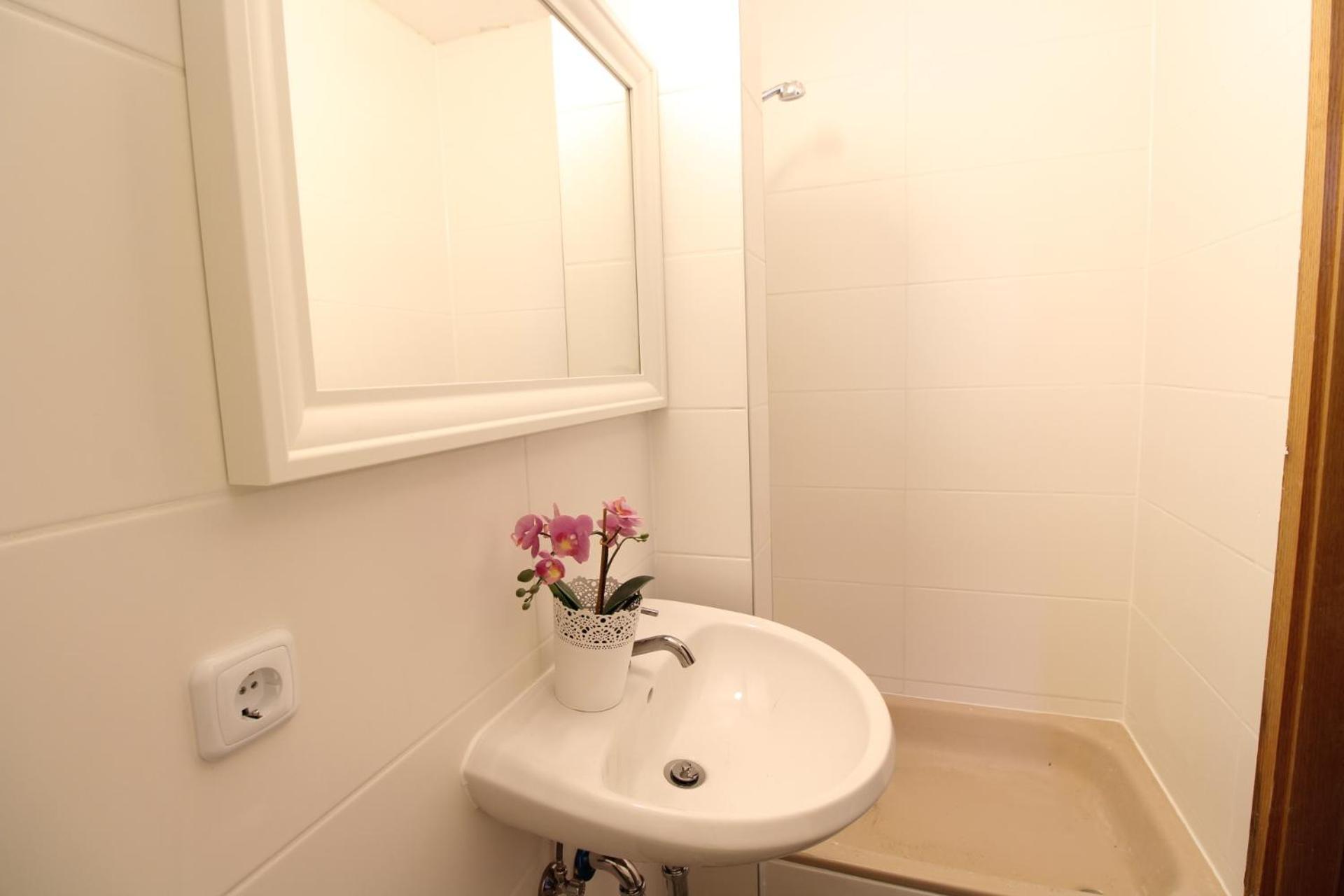 Hotel Ulm Zentrum - Komplettes Zimmer, Hochbett, Android Tv & Eigenem Bad - Perfekt Fuer Familien & Gruppen Kültér fotó