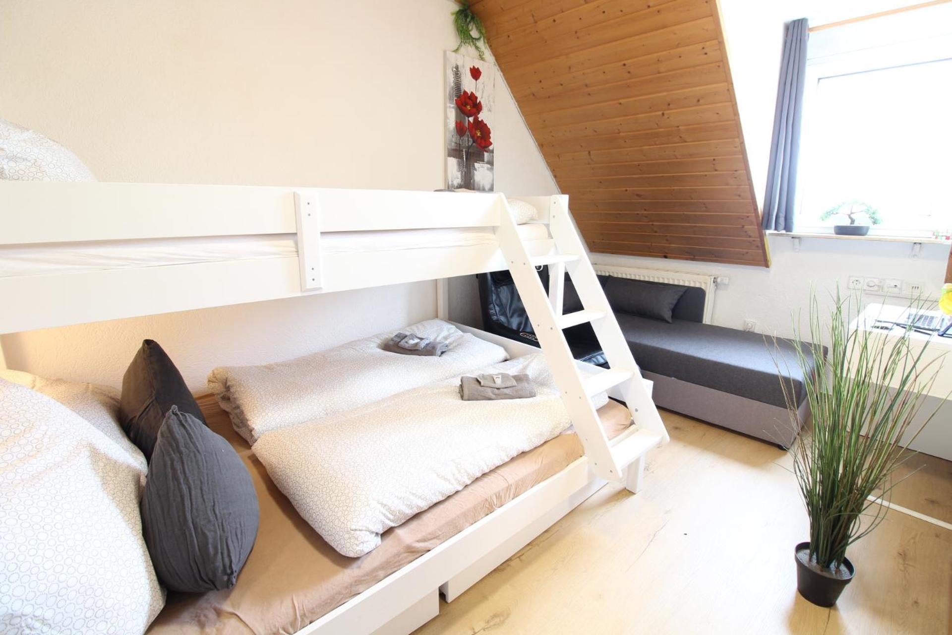 Hotel Ulm Zentrum - Komplettes Zimmer, Hochbett, Android Tv & Eigenem Bad - Perfekt Fuer Familien & Gruppen Kültér fotó