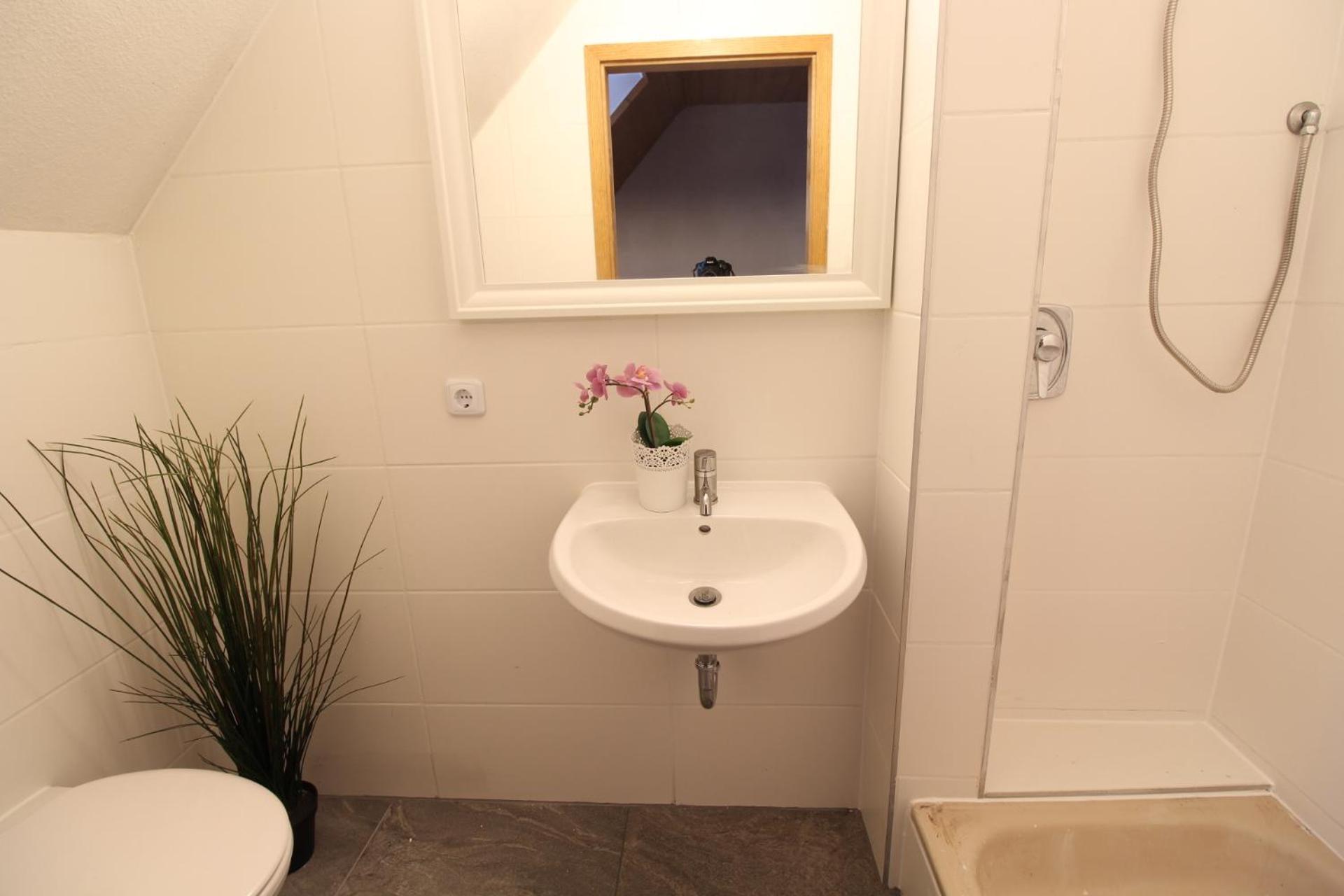 Hotel Ulm Zentrum - Komplettes Zimmer, Hochbett, Android Tv & Eigenem Bad - Perfekt Fuer Familien & Gruppen Kültér fotó